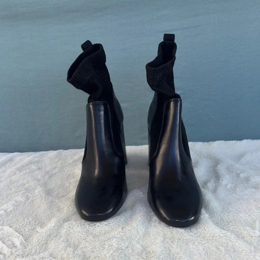 EUC Tory Burch Black Heeled Boots Sleek Design Sz 9.5 Women Leather Sock Bootie